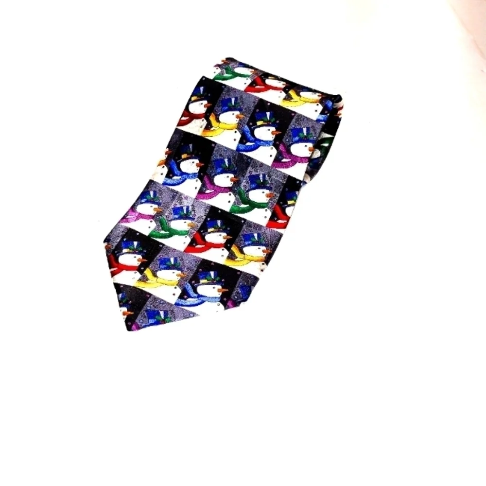 American Greetings Shades of the season neck tie snow man